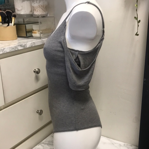 ππNWT Gray HOLLISTER V-Neck Bodysuitπ - Picture 3 of 6